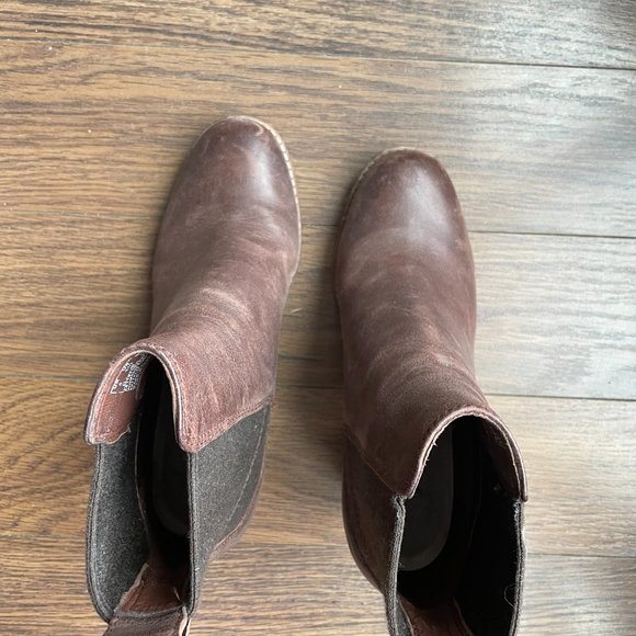 Clark's brown heeled boots - Picture 2 of 4